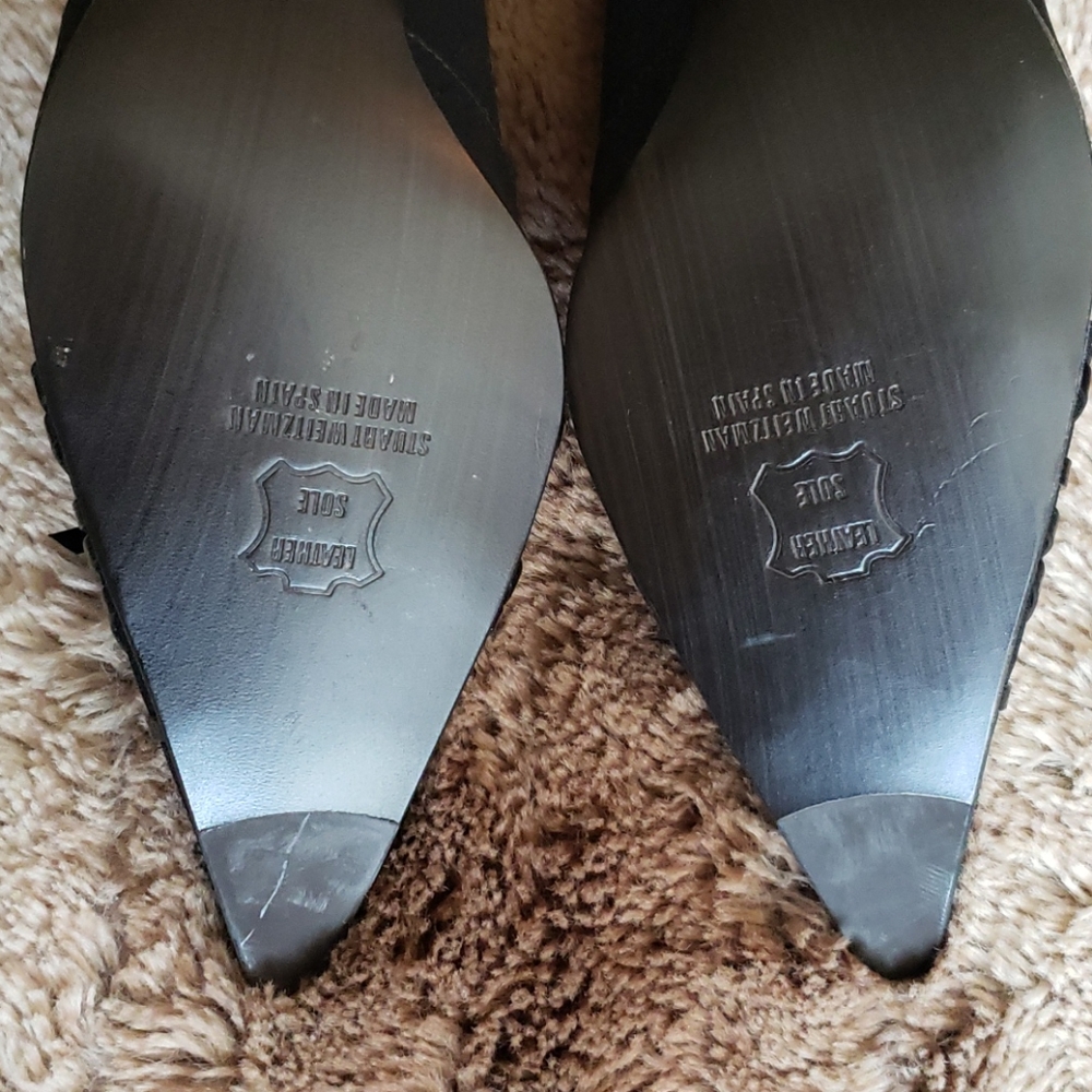 Stuart Weitzman Pointed-Toe Pumps with Bow Detail - Picture 3 of 4